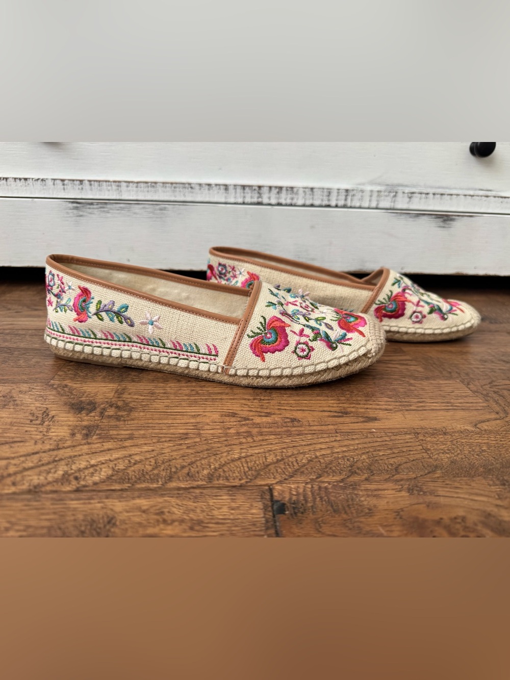 Gianni Bini Embroidered Floral Espadrille Flats Women's Size 8 Boho Canvas Shoes